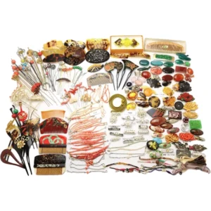 和装品おまとめ 帯留め,かんざし,帯紐,サンゴ,べっ甲,真珠など