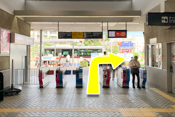 藤が丘駅正面口を出てすぐ右に歩いていきます。