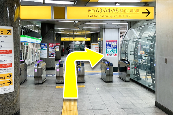 TXつくば駅改札を出て右に曲がります。