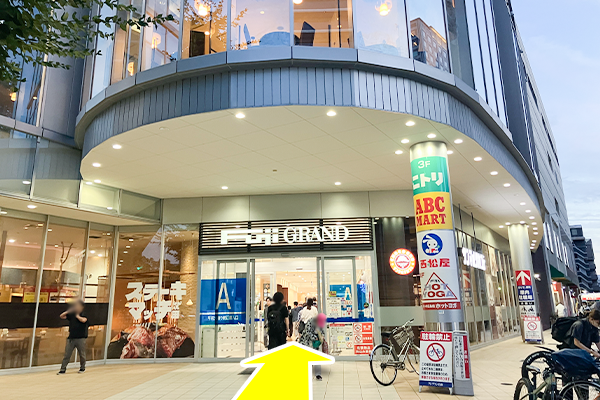 フジグラン広島のA玄関から入ってください。