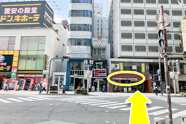 大津通の横断歩道をスターバックス方面へ渡ります。