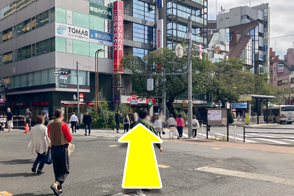 ロータリー沿いを左回りにdocomoの方へ進みます。