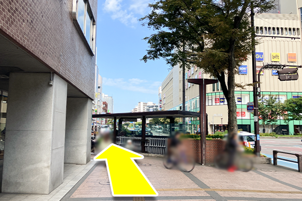 そのまま真っ直ぐ進みます。