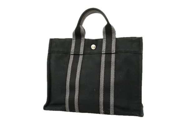 エルメス フールトゥ財布の定価と特徴とは