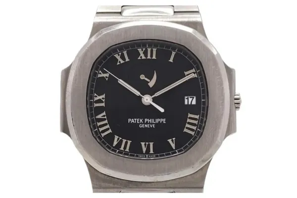 パテックフィリップ ノーチラスの定価と中古相場を比較