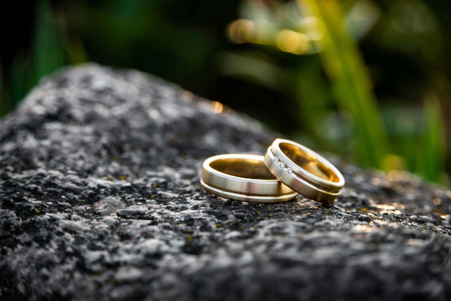 イエローゴールドの結婚指輪は後悔しない？プラチナと比較＆おすすめ 
