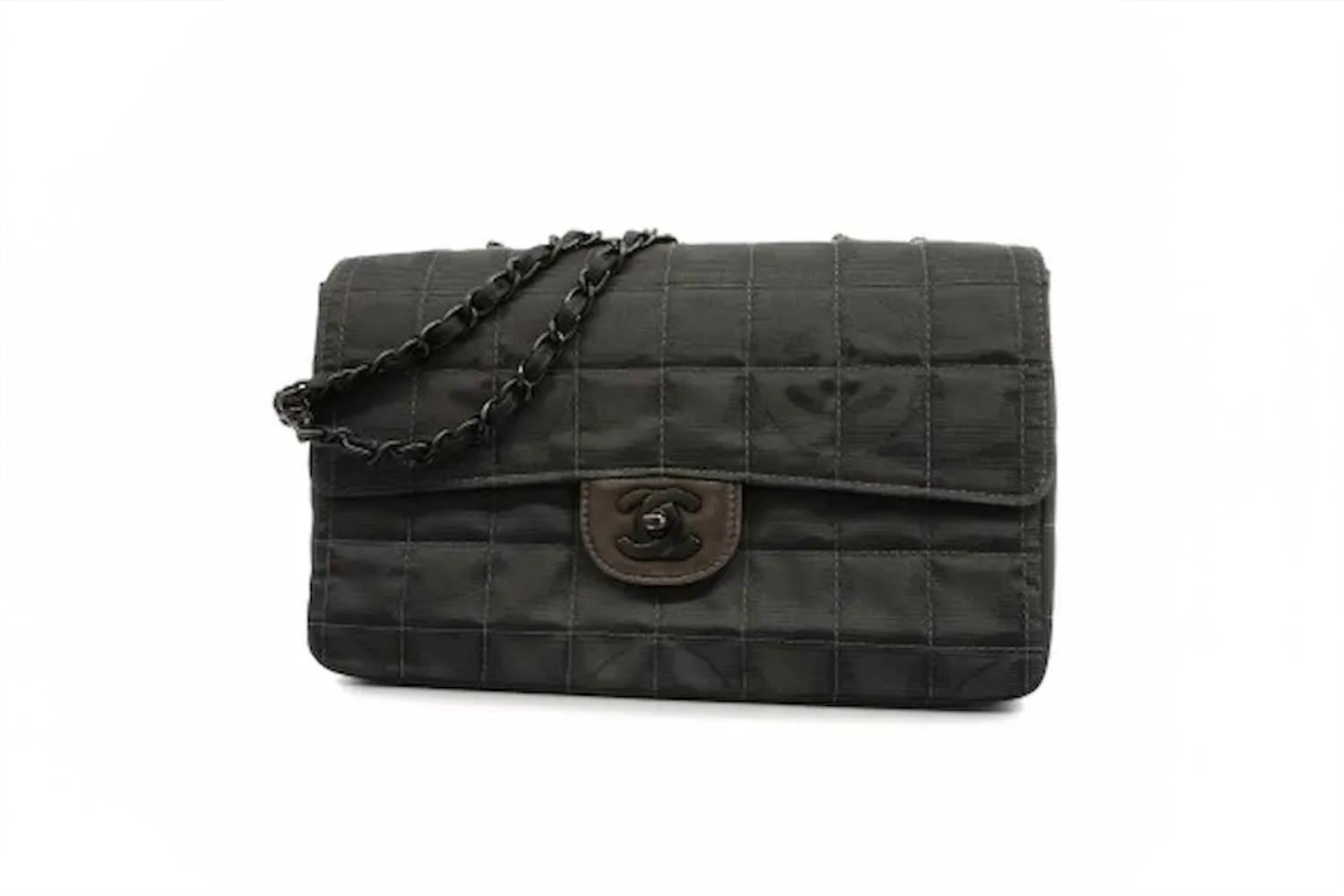 シャネルのニュートラベルラインとは？人気アイテム､偽物の見分け方  