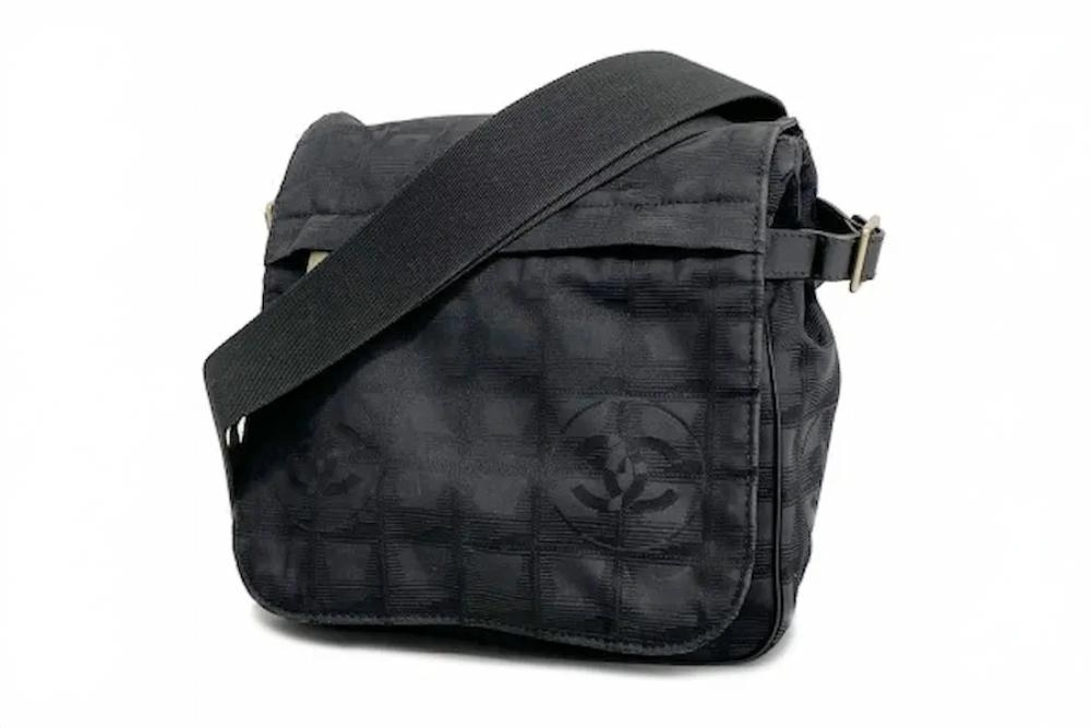 シャネルのニュートラベルラインとは？人気アイテム､偽物の見分け方  