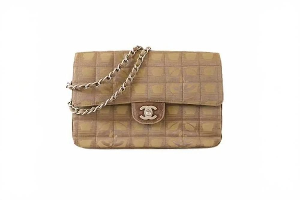 シャネルのニュートラベルラインとは？人気アイテム､偽物の見分け方  