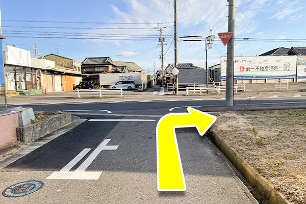 国道に出たら右に曲がります。
