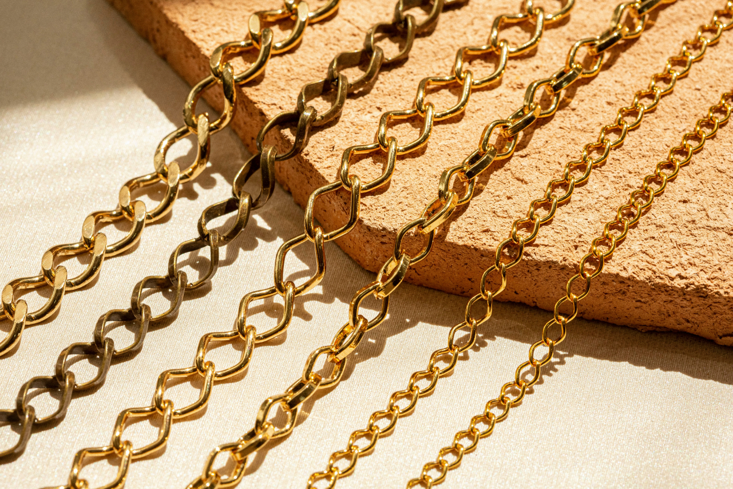 18金の磨き方とは？ネックレスや指輪の正しいお手入れガイド