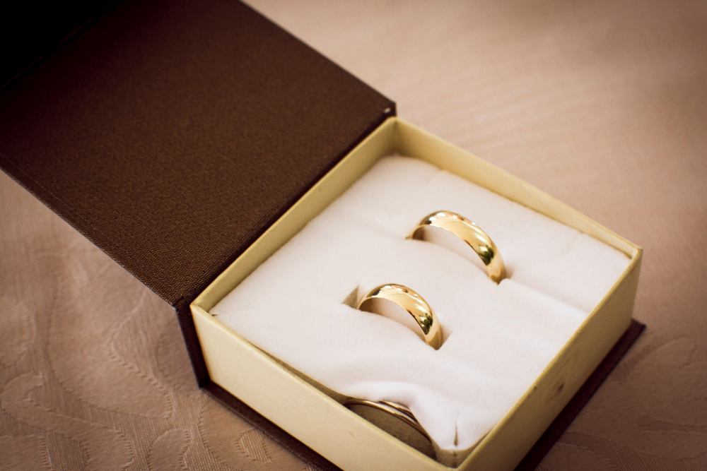 18金の結婚指輪はつけっぱなしでも大丈夫？人気ブランドと正しい取扱方法をご紹介