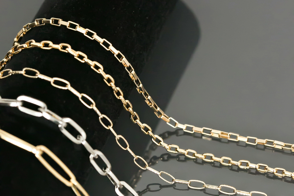 18金ネックレスは温泉でもつけられる？素材の特徴や成分によるリスクとは
