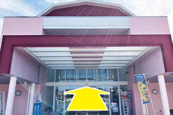 ヤマザワ南陽店入り口から入館します。