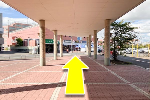 ラフォルテ館（別館）までまっすぐ進みます。