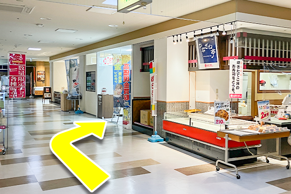 右手にかなざわ亭という惣菜屋さんがあります。