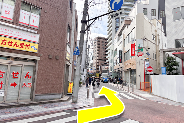 日本調剤小杉町薬局を斜め左に曲がります。