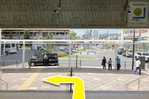 すぐ右手におたからやがございます。ご来店お待ちしております