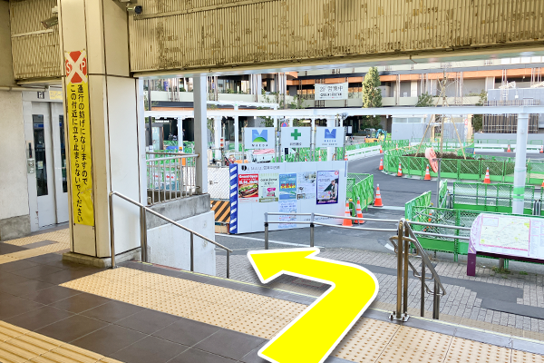 十条駅　北口改札の階段を降り左に進みます。