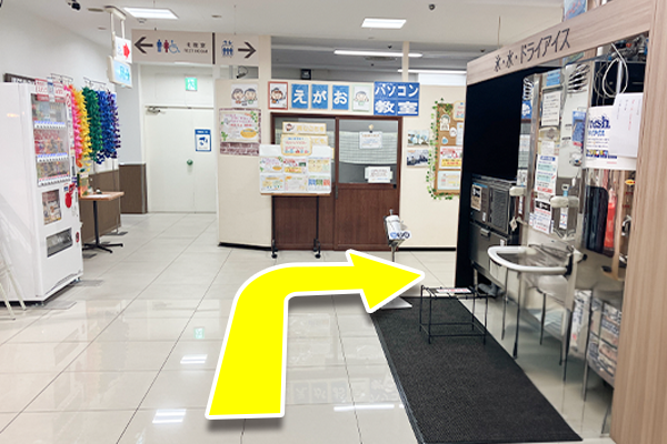 左折した後、突き当たりパソコン教室が見えたら右に曲がり。
