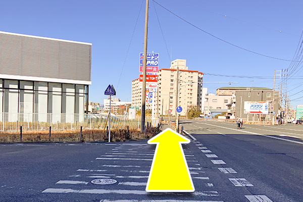 コーナン京葉船橋店看板が見えますので進んでください。

