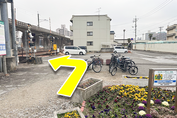 矢賀駅駐輪場を出て左に進みます。