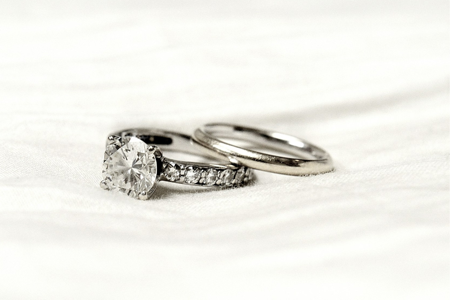 結婚指輪・婚約指輪は売れる？買取価格や高価買取のコツ・どこで売るべきか解説