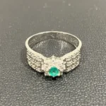 Pt900 エメラルド リング