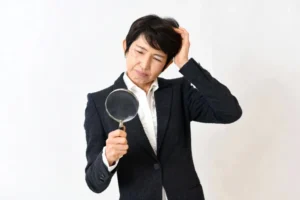 悩む女性