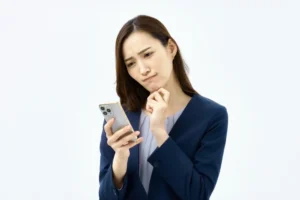 悩む女性