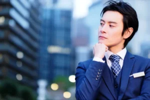 考える男性