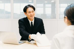 査定をする人