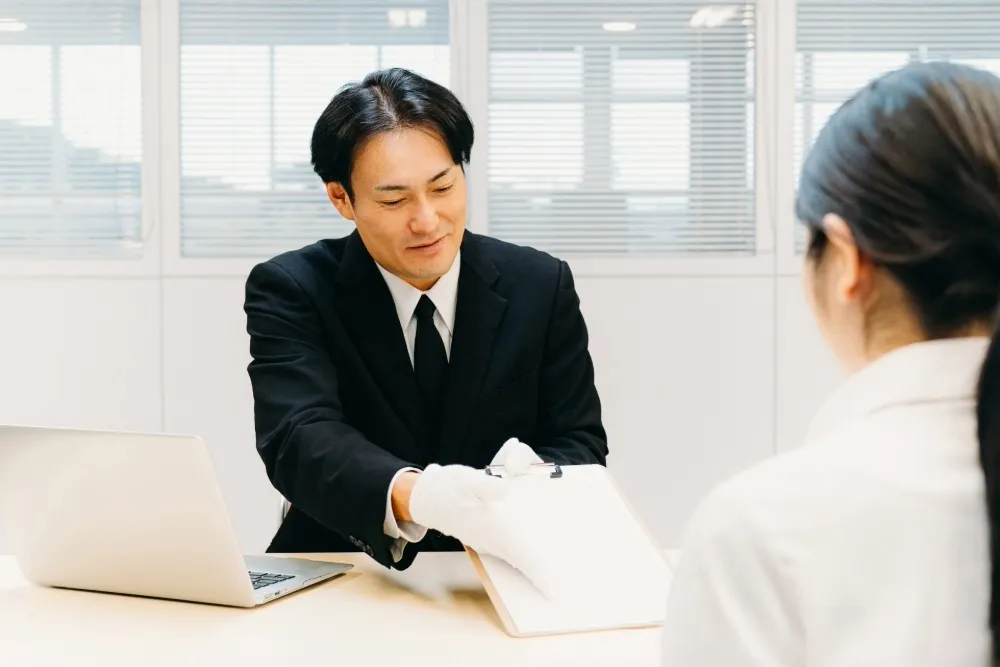 査定をする人