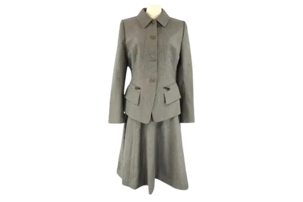 ノンブランドスーツは買取以外にも売れる？フリマアプリ・下取りとの比較