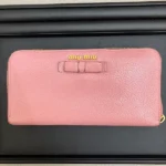 MIUMIU ラウンドファスナー長財布 レザー