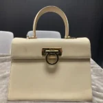 フェラガモ ハンドバック レザー