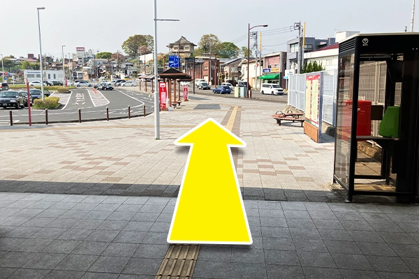 JR常陸太田駅を出て直進します。