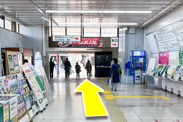 エルミこうのすショッピングセンター直通入口へまっすぐ進みます。