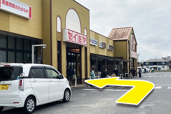 1番手前の自動ドア入口から入ります