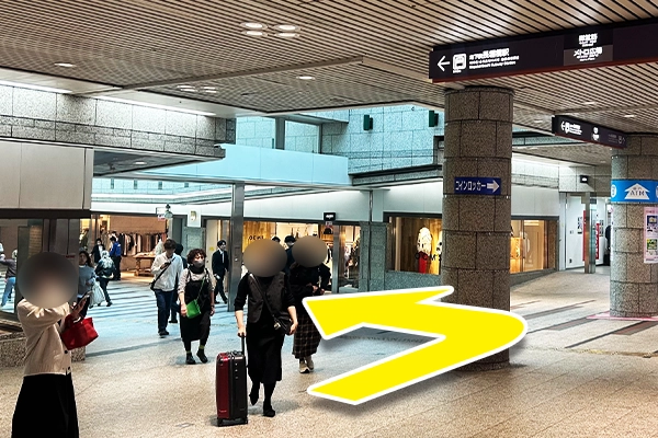 少し進み、すぐ左の地下鉄長堀橋駅方面に進みます。