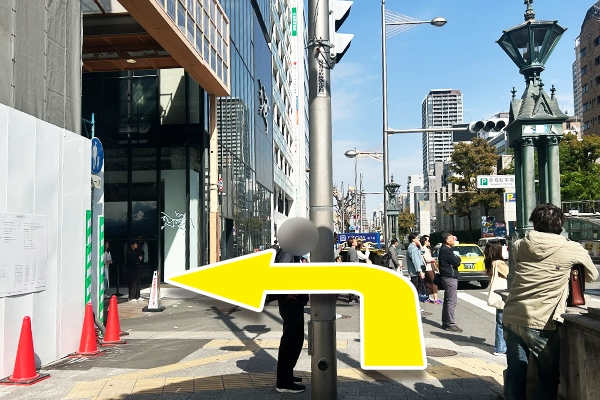 商店街入口を左に入ります。