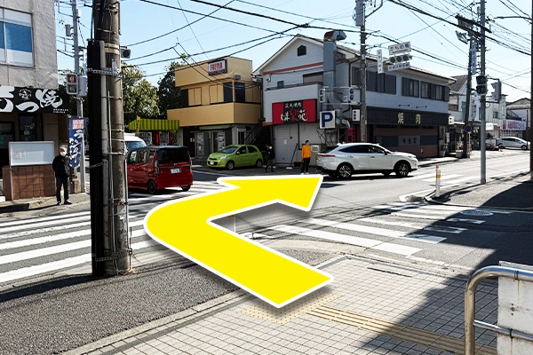 焼肉店の方に進みます。