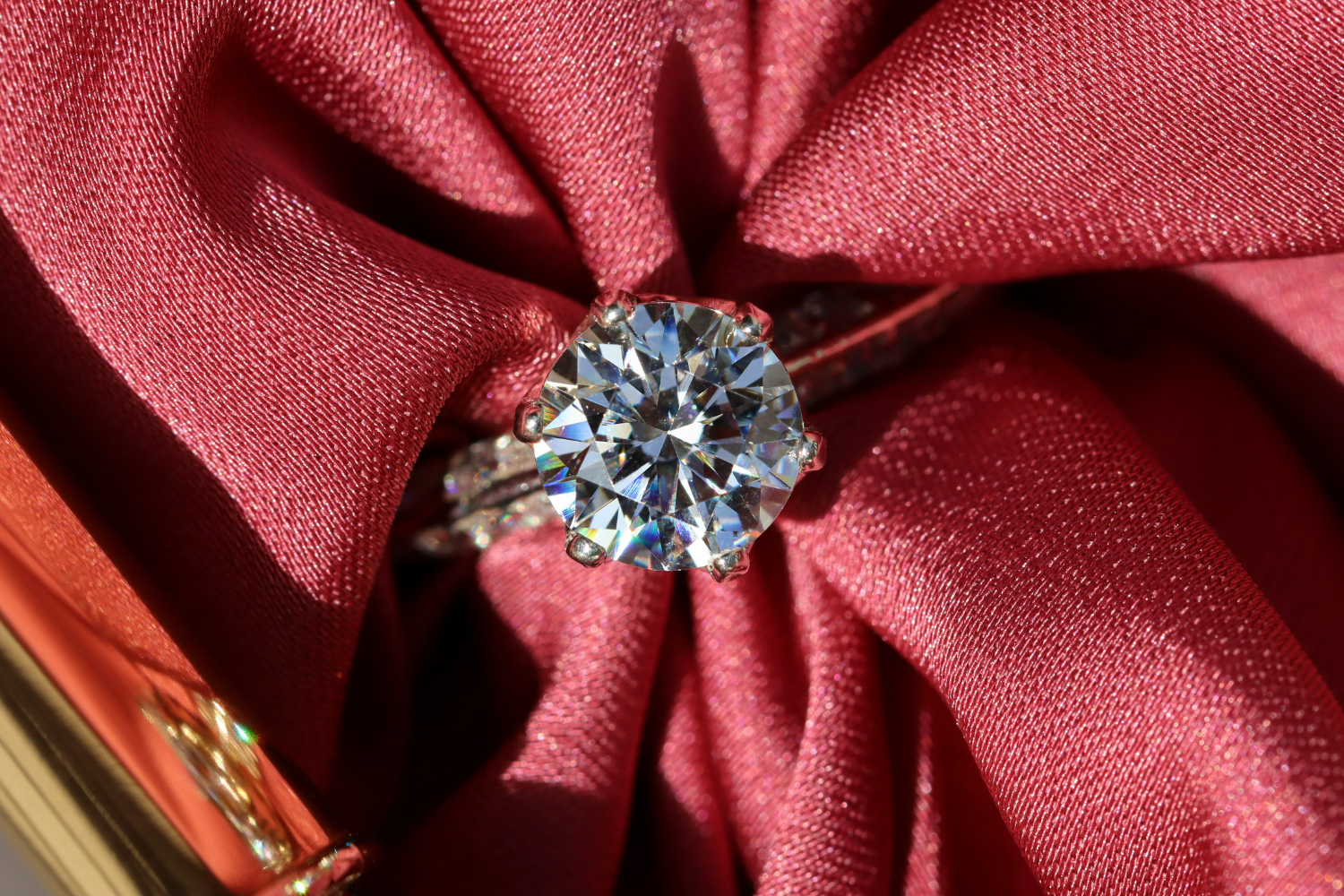 TASAKI（タサキ）のダイヤモンドの評判は？人気の婚約指輪・結婚指輪の値段も紹介
