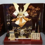 五月人形 横浜高島屋特製 正絹赤絲緘之兜 高島屋創業150年記念 上原玉 
