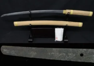 太刀 [長さ]63.0cm[反り]1.6cm[目釘]1個[銘](表)濃州亮信 白鞘 静岡県登録