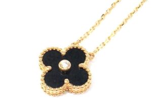 Van Cleef & Arpels_Alhambra_onyx