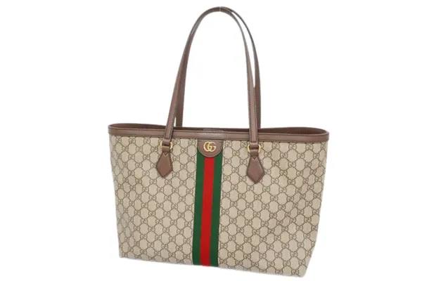 ひと目でグッチと分かるGGモノグラムとウェブストライプ