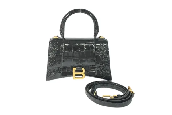 なぜバレンシアガの偽造品は多いのか?流通背景とよくある購入ミス