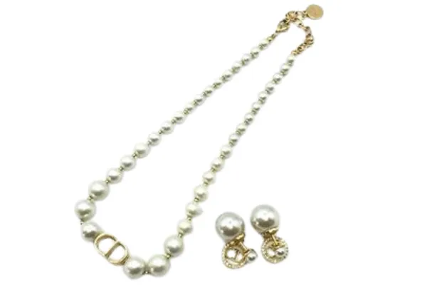 ディオールの偽物ネックレスが多い理由と現状とは