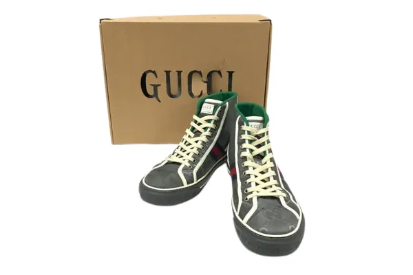 スニーカーの買取価格が下がる原因